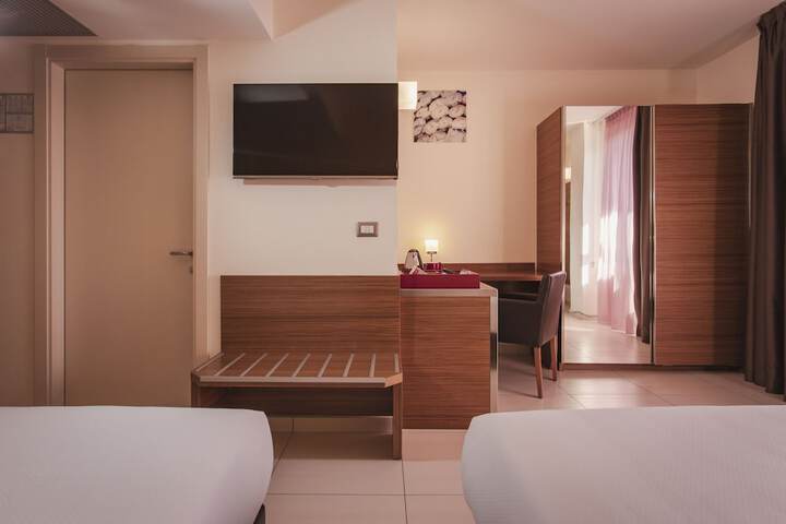 Room 16 of 48