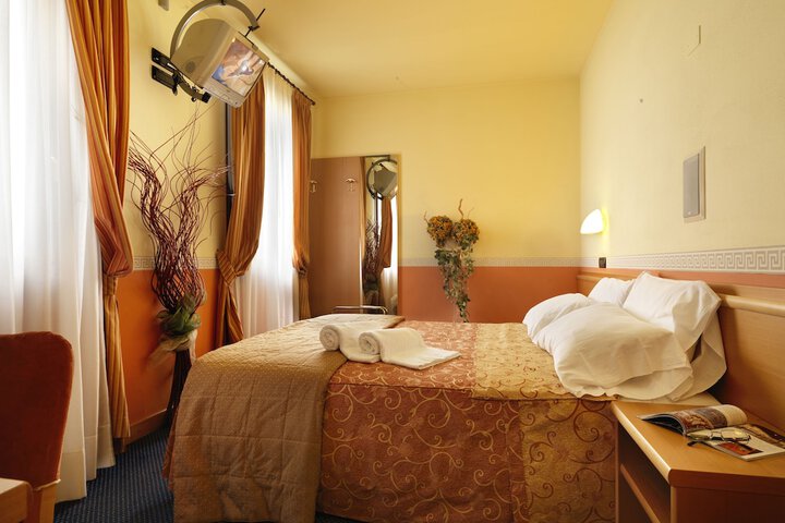 Room 12 of 52
