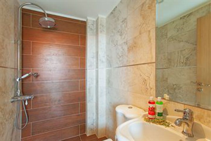 Room 4 of 43