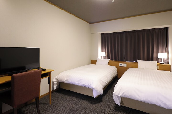 Room 27 of 75