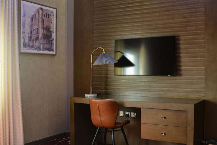 Room 27 of 47