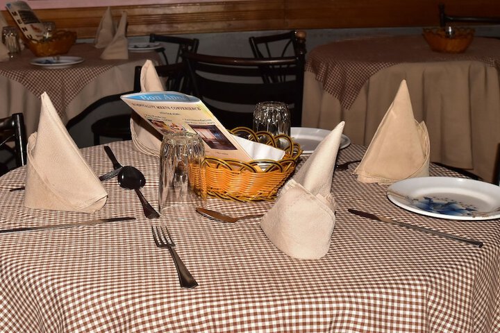 Dining 21 of 32