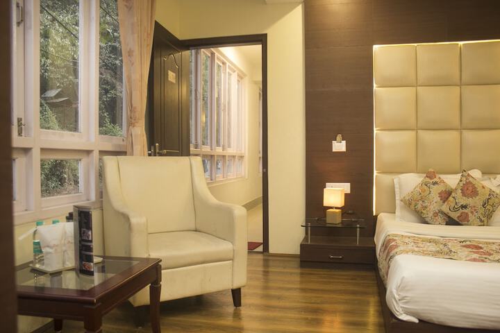 Room 4 of 12