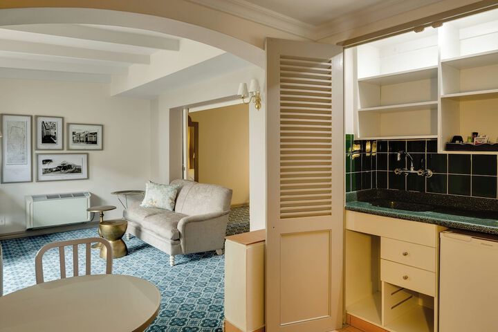 Room 15 of 62