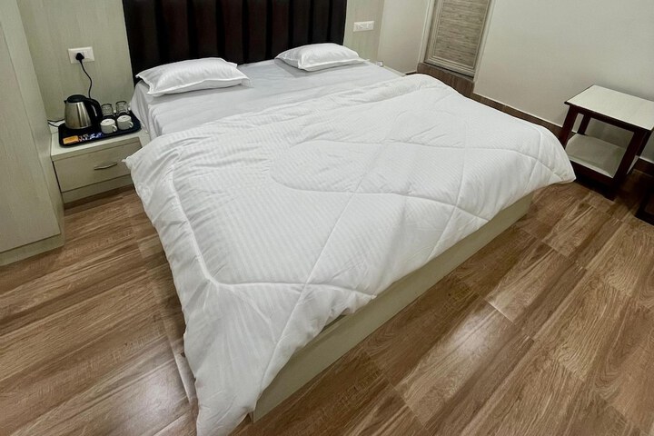 Room 4 of 6