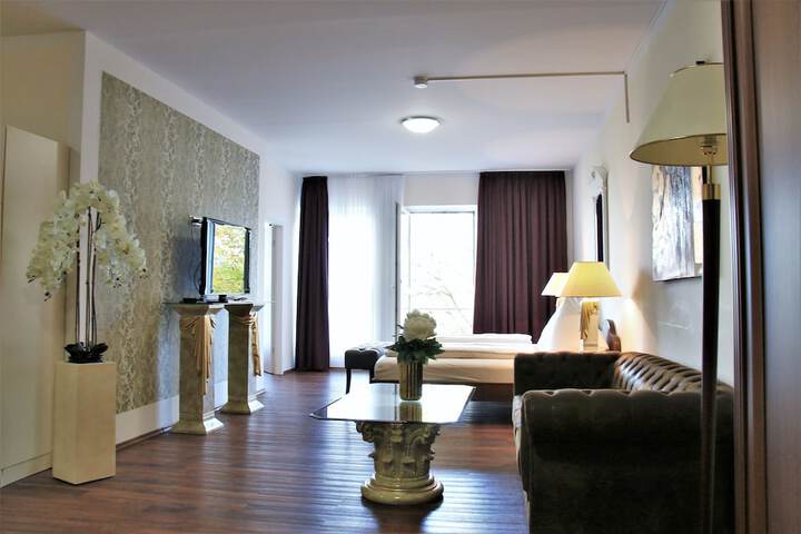 Room 6 of 45
