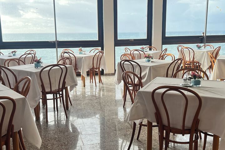 Dining 57 of 102