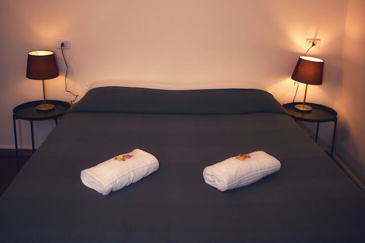Room 6 of 27