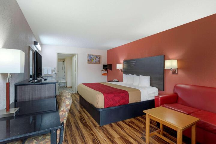 1 King Bed (1 of 33)