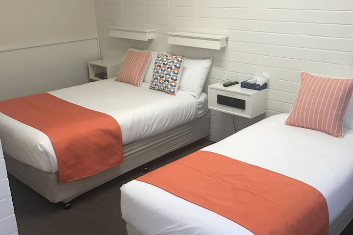 Room 3 of 46