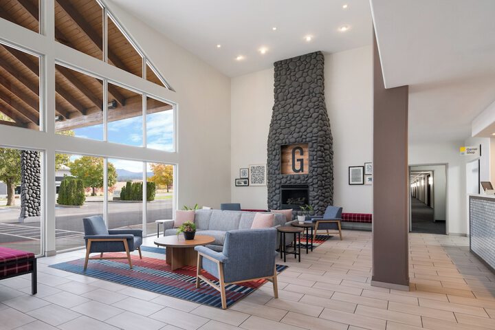 Entrance & Lobby