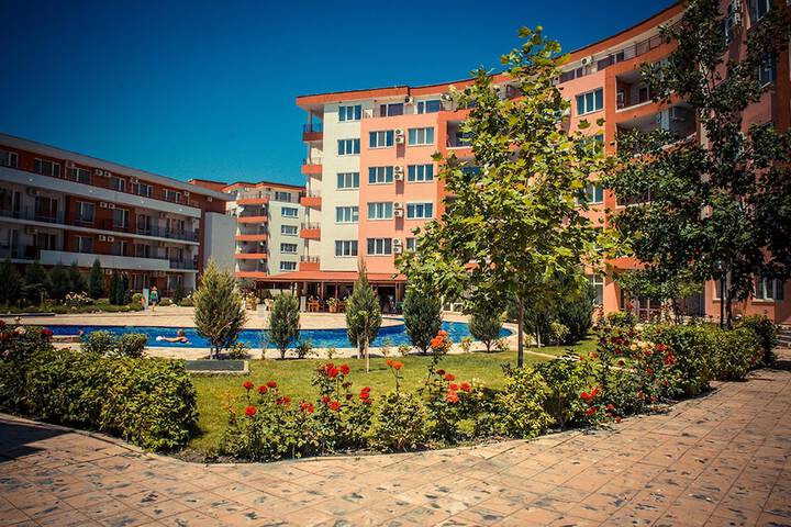 Hotel Exterior 33 of 40