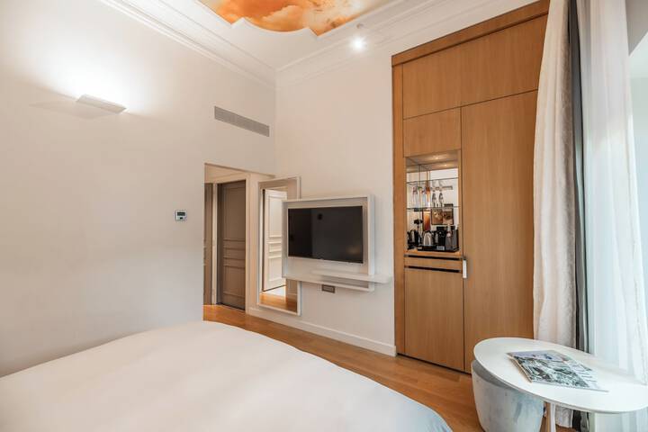 Room 43 of 255