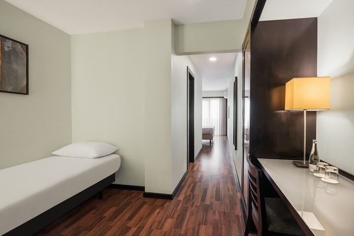 Room 76 of 135
