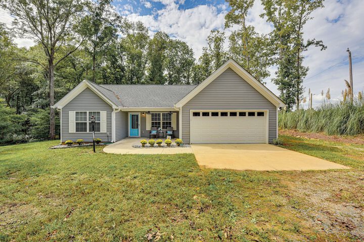 Pet-friendly Home in Monroe: Deck Grill & Yard!