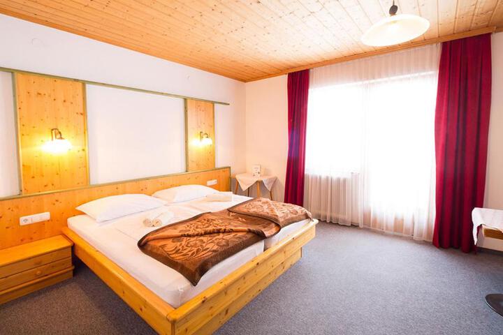 Room 7 of 13