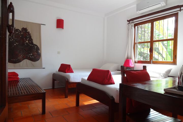 Room 16 of 104