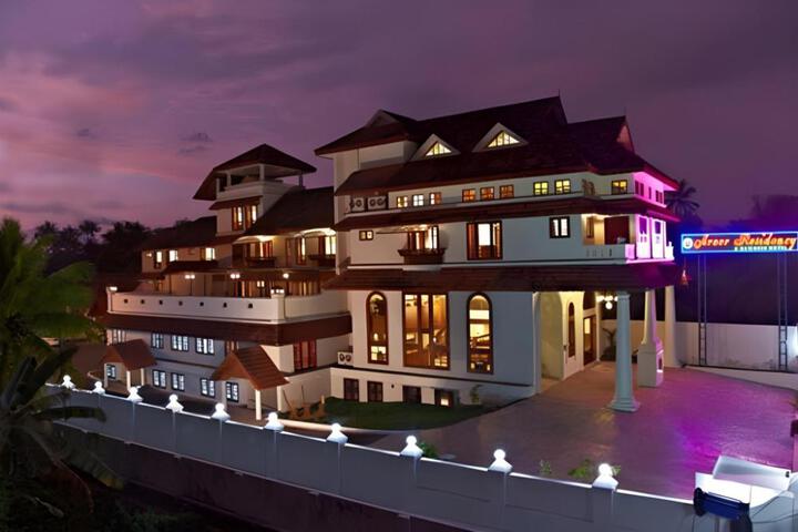 Hotel Aroor Residency