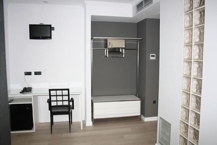 Room 11 of 66