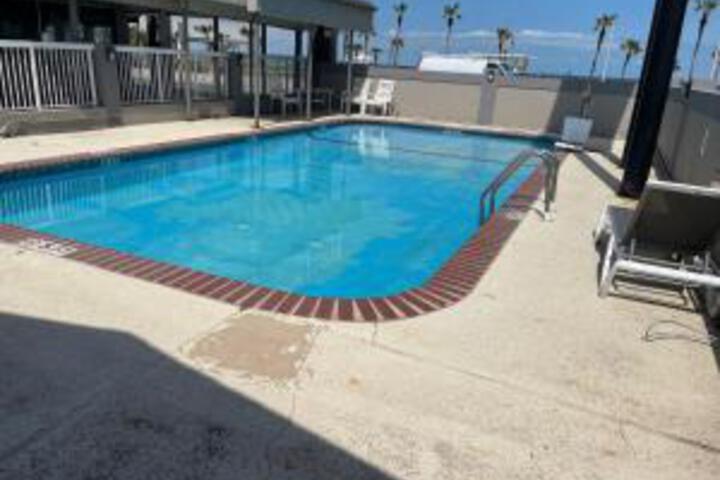 Pool 13 of 33