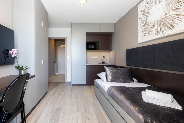 Room 2 of 7