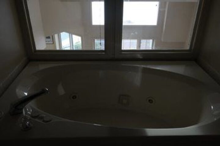 Hot Tub 12 of 15
