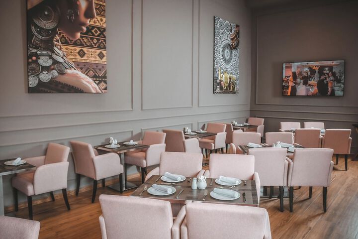Dining 76 of 105