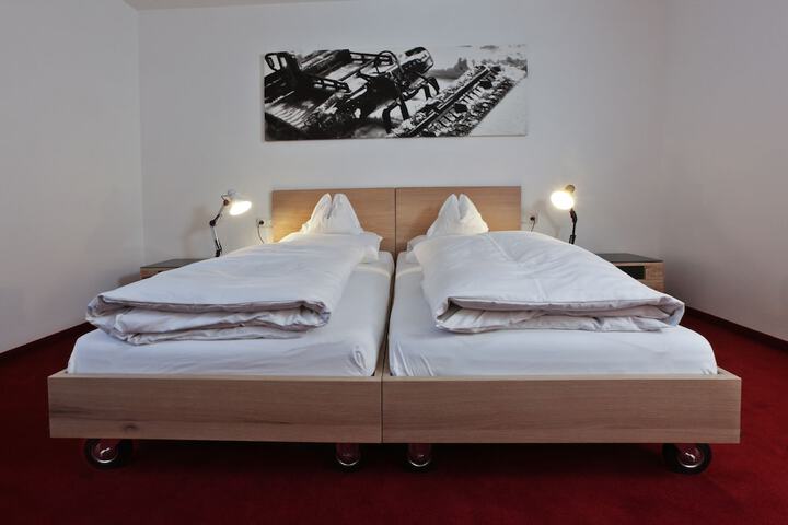 Room 16 of 34
