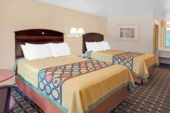 2 Double Beds (1 of 4)