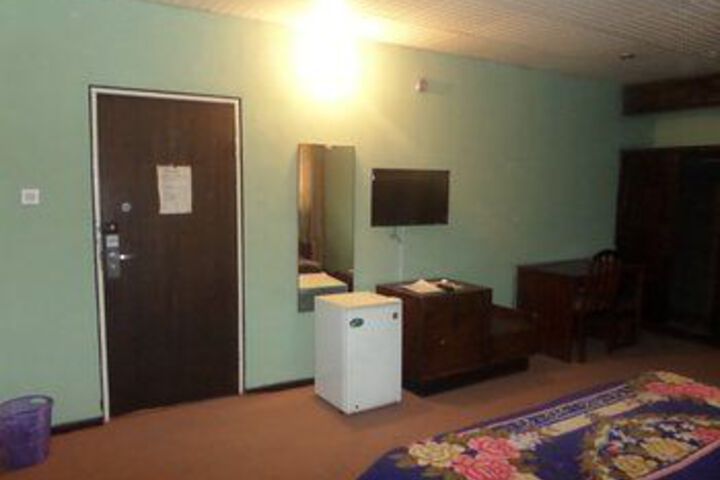 Room 13 of 33