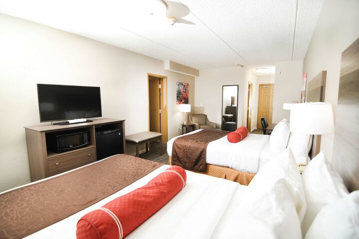 Accessible Suite King Bed Accessible Bathtub Microwave and Refrigerator WiFi Non S (15 of 39)