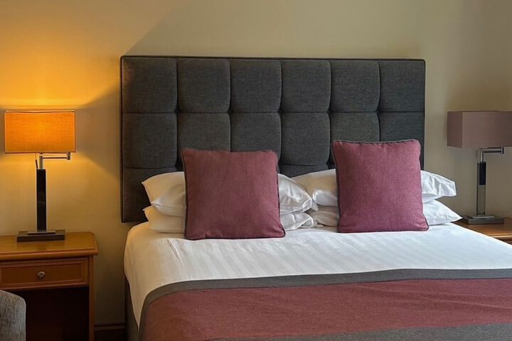 Room 4 of 63