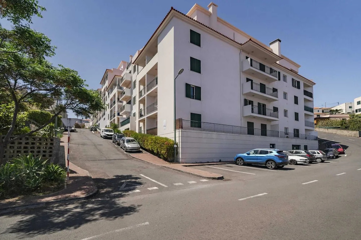 Garajau Iii With Balcony and sea View
