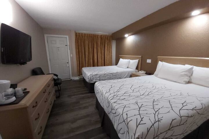 Room 3 of 32