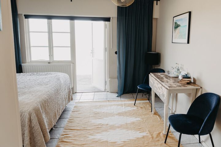 Room 6 of 35