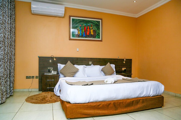 Room 42 of 159