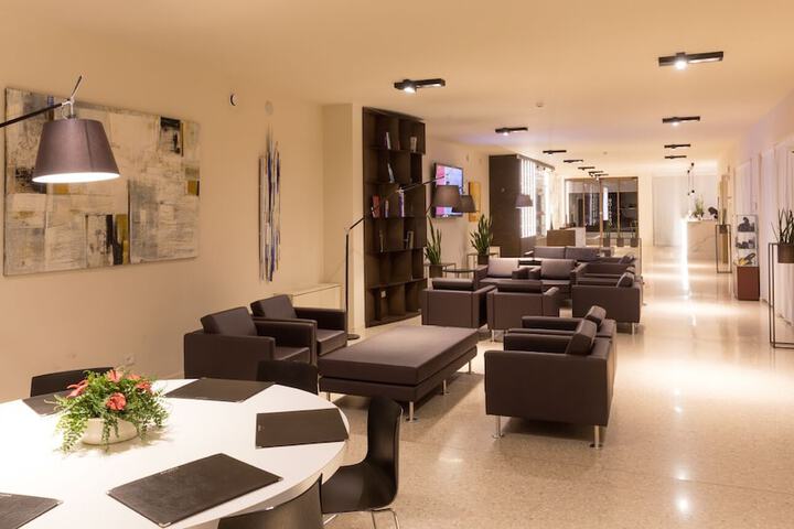 Hotel Interior 4 of 48