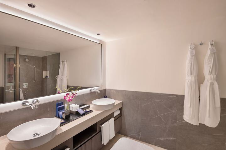 Room 42 of 150