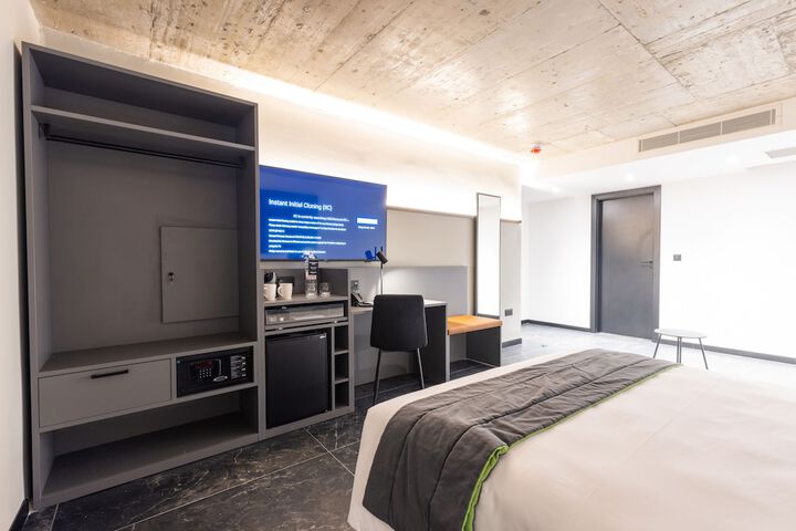 Room 17 of 82