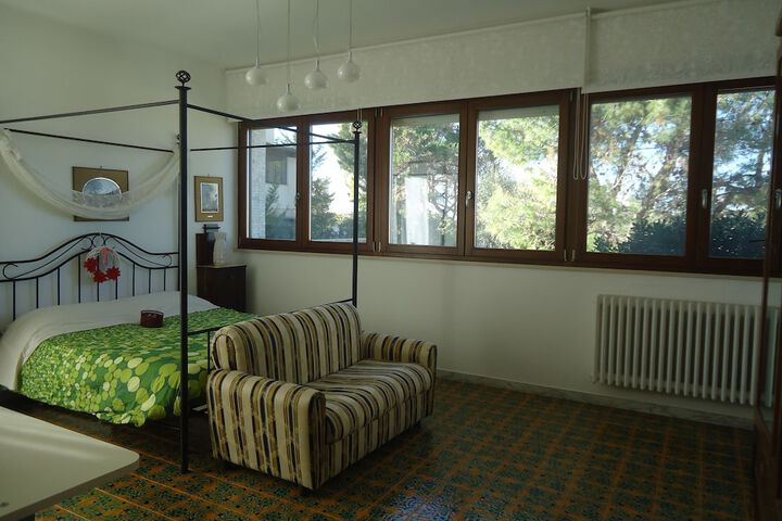 Room 11 of 48