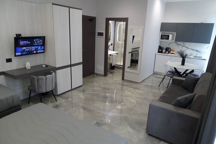 Room 4 of 105