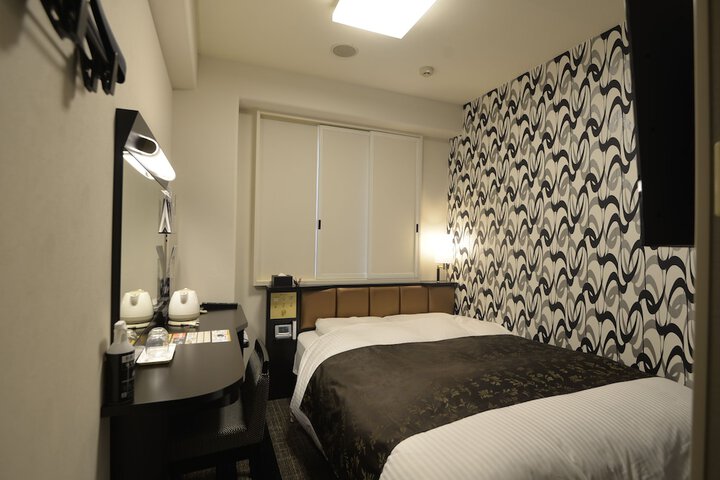 Room 6 of 33