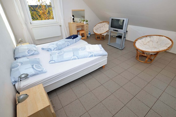 Room 2 of 48
