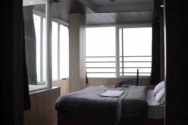 Room 8 of 21