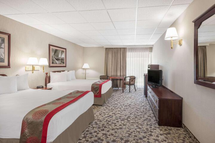 2 Double Beds (14 of 16)