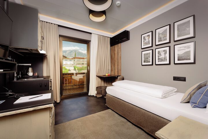Room 14 of 65
