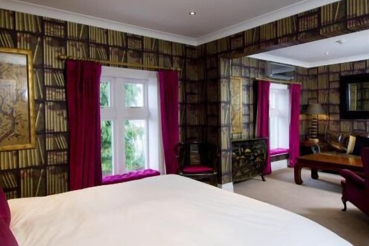 Room 10 of 74