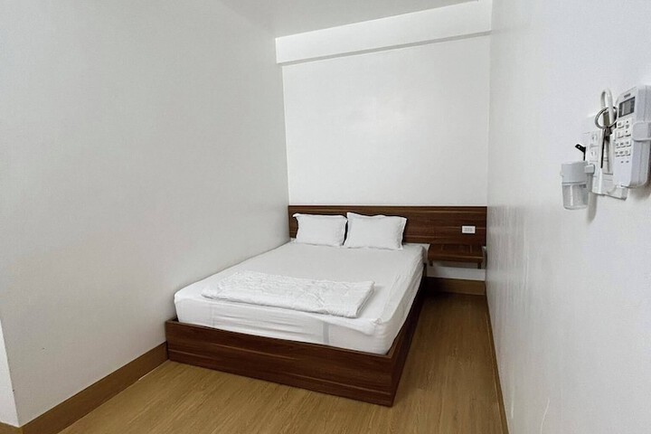 Room 5 of 17