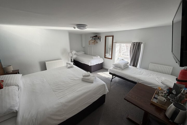 Room 7 of 19