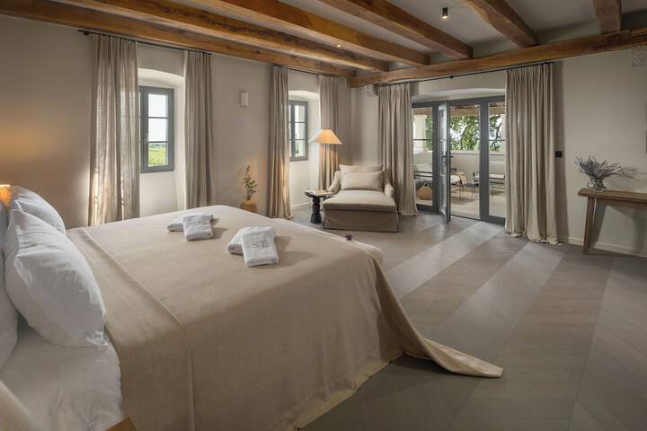 Room 4 of 38